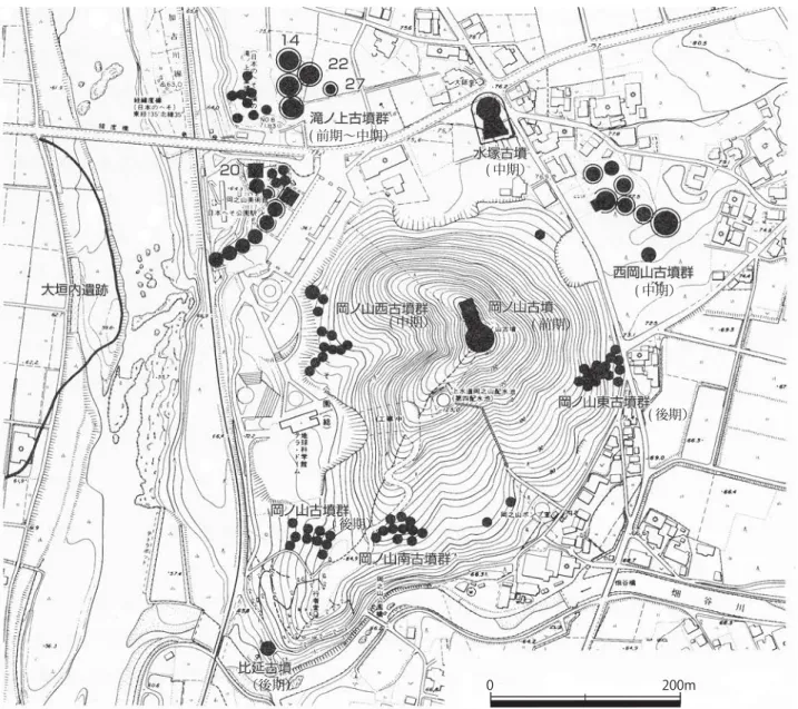 図 7 西脇市岡之山周辺の古墳群 （西脇市教育委員会『西脇市古墳調査集報』2003 年に加筆） の大規模後期古墳群と共通しており，本稿で「山の墓地」の特徴としたものに対応する。また，糘 山古墳群のように，鉄生産との関係，その背後にある白猪屯倉の設置との関係が想定される事例も あり，この点も本稿で指摘した屯倉型開発との関係によく一致する。古墳群の形成時期には相違が あることが明らかにされているが，6 世紀中葉以前に遡る佐良山古墳群においても造墓のピークが 6 世紀末から 7 世紀前半にあるとされ，播磨の妙見山