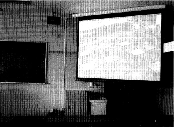 図 5 講義室のスクリーンに映し出された附属中学校の教室