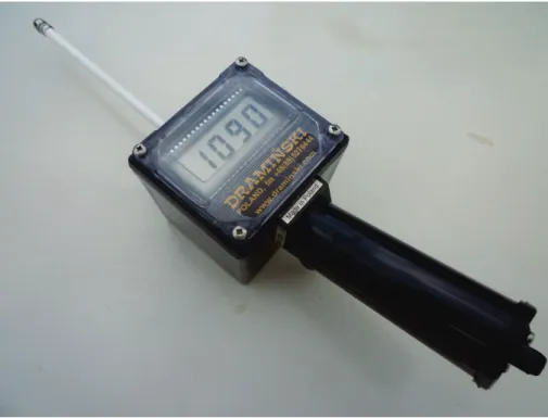 Fig . 4.      An ovulation detector attached to a vaginal probe for the fox  㻌
