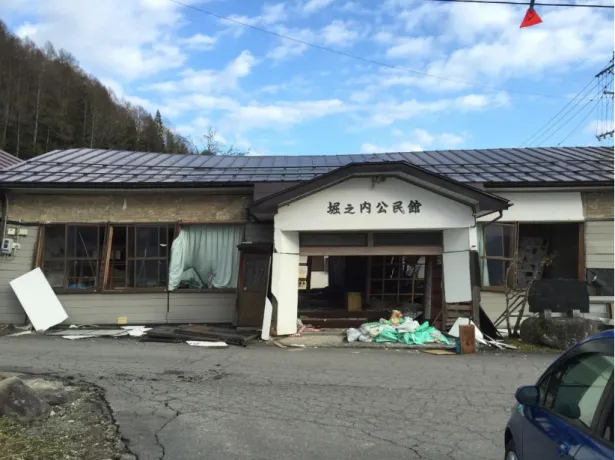 図 1-5  白馬村役場に設置されている K-NET の観測点 