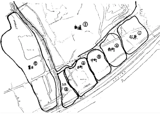 図 1  由比区内の町内会（中川作成）  由比区の中で七つに町内会が分かれており、それが日常の会話な中で使われていたよう に、今宿の中にも西の「平（たいら）」と東の「今宿」がある。その二つが現在の今宿とし てまとめられているが昔は互いに違う集落であった過去がある。そのため、過去には今宿区 の区長はその二つの集落から交代で出していた、ということもわかった。  これらの呼び名はもともと、離れていた集落が一つの区とされ、その後もそのまま区内で の自治会活動などに関係してきた。このことから過去の行政的境界は現在の境