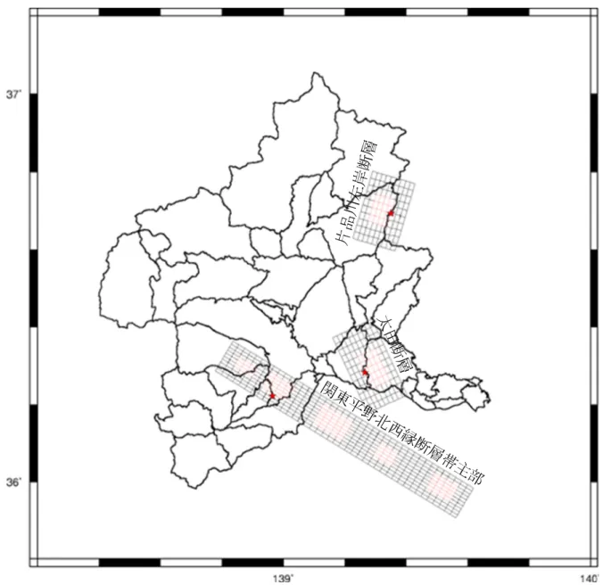 図 2.3-6  被害想定を行う３つの断層(帯)についての震源断層モデルの位置図  （地下の震源断層モデルを地表に投影した図。  ★ ：破壊開始点、赤：アスペリティ） 
