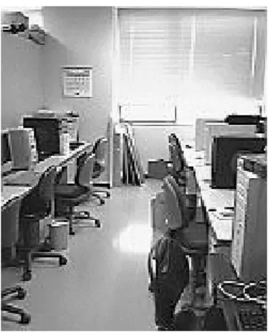 図 2: カメラ付き携帯からの画像 4 あとがき 以上見てきたように， L A TEX では，数式，表，図，写真などを含んだ分かりやすいレポートや 資料を作成することができる．このレポートの作成を通して学んだことを，今後の実験レポートや 卒論の作成で役立てて欲しい． なお，実際のレポートでは，この授業の感想や今回のレポートに対する考察や感想などをここに 書き加えること． 参考文献 [1] “情報理工基礎演習 資料 — L A TEX の使い方—”, 立命館大学情報理工学部 (2014)