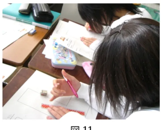 図 11 3 時間目 見つけた L 字形の重心が正しいかどうかを 実験 (ウ) で確かめた（図 12）。実験は，L 字 形の発泡スチロールの重心に穴を開け，そこ に竹串をさして，水平に釣り合っているかを 確かめるというものである。 図 12 見つけた重心の位置を言葉でわかりやすく 伝えるために，図形を座標平面上で考えるこ とにした。そこで，重心を座標を用いて表し た。T 字形の重心についても座標を用いて考 えた。 授業で扱った L 字形と T 字形はそれぞれ次 の通りである (図 13)。 図 13 L 字
