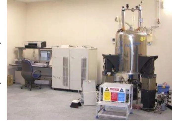 図 1 NMR の概観 (Varian Unity INOVA400)  図 2 サンプルチューブ 図 3 サンプルチューブの挿入重水素溶媒に不溶な試料に対する1H-NMR測定の試み泉水仁熊本大学工学部技術部1
