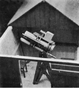 図 2 Waters の観測室 （ cheap wooden Telescope- Telescope-house ）4 ） ． BAA の会長を務めた． 射場保昭は， 1932 年 6 月 29 日に BAA の会員と して認められている．しかし，その年の夏に彼は 糖尿病で入院していたため， BAA への会費納入 の手続きが遅れ，その詫び状を 1932 年 9 月 20 日 に BAA 事務局 に出 した． 1932 年度 の BAA 会報 が射場のもとに送られてきたのは，同年末か翌 1933 年の初め頃