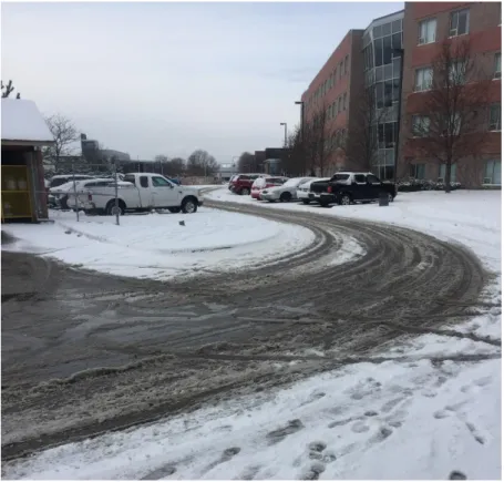 図 3-3: Parking lot in front of Simcoe Residence 
