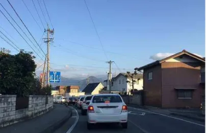 図表  52  道路の混雑が課題となっており、整備が必要と考えられる道路の例