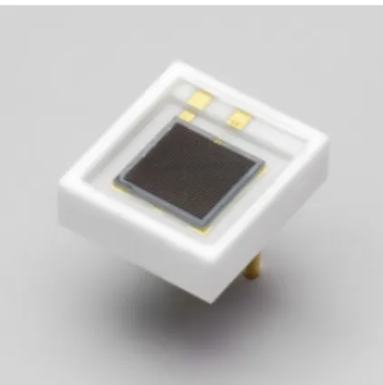 図 4.4: 3 mm 角の浜松ホトニクス社製 MPPC（S12572-050C）