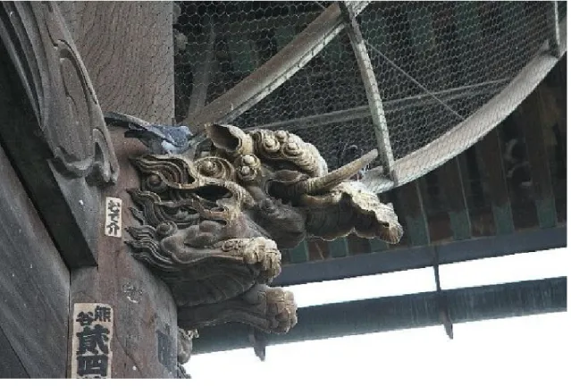 図 1   長 野 県 善 光 寺 の 木 鼻