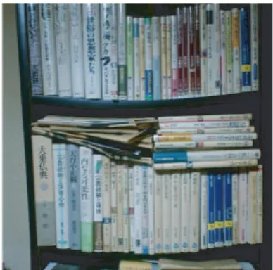 図 2.5: 嗜好反映型格納方法 • 書店型格納方法  不特定多数のユーザを対象にするコミュニティにおける本棚に用いられる格納 方法である．図書館型格納方法の十進分類法に基づく格納ではなく，その書店独 自に書籍の種類をカテゴリーに分けてユーザの検索が容易になるようにしている． 例えば「料理」， 「新書」， 「資格」などユーザのキーワードに分けて分類，出版社・ 著者別に分類するなどの工夫を行っている．この分類は書店の店員という管理者 ユーザの嗜好によるものである．単一検索を容易にする及び書籍の一覧という目 的