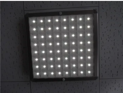 図 4.4: LED 主照明 図 4.5: LED ダウンライト 4.3 実験概要 4.3.1 実験の目的 本実験の目的は , 課題 1. 情報の到達性 , 課題 2. リアルタイム性の確保 , 課題 3