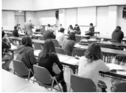 図 6 ・ 8: 討論の様子 ( 参加者 ) 図 6 ・ 9: 討論の様子 ( 参加者 )井上 はい︑ありがとうございます︒藤波 自己決定が話題になっていたので一言だけ言いたいのですけど︒認知症の方に対応していて一番難しいのは︑本当に自分の意見を言っているのか︑周りの人が確信できないところだと思うのです︒井上先生がおっしゃるように︑われわれと同じ人間だと思って認知症の人にきちんと説明して同意を得る︑それは必要だと思いますし︑それはわれわれやっています︒ただそれでいいのかというと︑それだけでは十分ではなくて︑