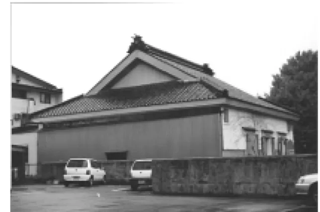 図 2- 25  外 観 （ 正 面 ）                                   図 2- 26  外 観 （ 背 面 ）  