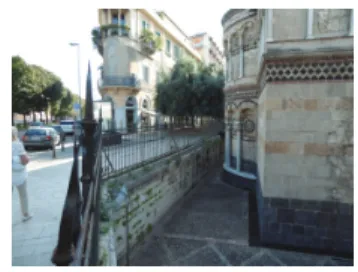 図 5.  カタルーニャ人のための受胎告知教会付近における復興都市計画事業によるかさ上げ状況（田中撮影） Fig. 5. Ground level raised up through the reconstruction work, near Chiesa SS