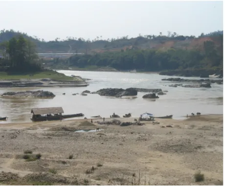 図 1 マリ川とンマイ川の合流地点 ( 筆者撮影 2011 年 2 月 27 日 ) 2 データ 筆者は、 2009 年から 2017 年の期間、北部ビルマにおいてジンポー語を対象とした断続的な フィールドワークを行った。調査の一環として筆者はジンポー語による大量の語りを録音し、 特に 2016 年からは複数の現地協力者と共同で民話の収集を精力的に行った。その結果、 2009 年から 2017 年 3 月 11 日までの間に、 196 名の語り手の協力のもと、計 1,908 本の語りの音 声資料 ( 計 1