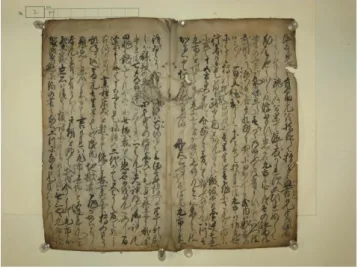 図  11  デジタル撮影された歴史資料  4.2  デジタルデータの保管とその効果    撮影したデジタルデータは， 4 部のコピーを DVD で作成 し，宮城資料ネット事務局，東北歴史博物館，地元の教育 委員会，所蔵者の 4 ヶ所が分有して保管する方針を採って いる．それは，災害などで原資料ないしデータ消滅の危機 に対するリスク分散を目的としたものであった．  歴史資料の防災・減災対策として実施してきたデジタル データによる記録化は，東日本大震災時において一定の効 果が実証された．一例を挙げると，石巻市