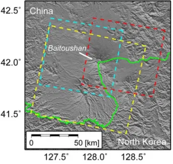 図 1  白頭山周辺の地形陰影図（SRTM3 を用いて描画）．黄 破線は ENVISAT データのシーン範囲を示し，赤破線 と青破線は JERS-1 の干渉解析で用いた East scene と West scene のシーン範囲を示す．緑線は中国と北朝鮮 との国境を示す． 