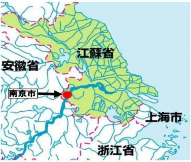 図 ２ ． 南 京 市 の 位 置   江 蘇 省 の 南 西 部 、上 海 か ら 西 北 西 ２ ９ ０ ｋ ｍ に 位 置 す る 。市 の ほ ぼ 中 心 を 東 西 に 長 江 が 横 断 し て お り 、西・北 ・南 側 は 安 徽 省 に 、東 側 は 鎮 江 、常 州 の 各 市 と 境 を 接 し て い ま す 。 江 蘇 省 の 首 都 、  長 江 下 流 の ゴ ー ル デ ン 航 路 で 最 も 物 資 が 豊 富 で 人 口 が 多 い 地 区 セ ン ー で あ る 。 面