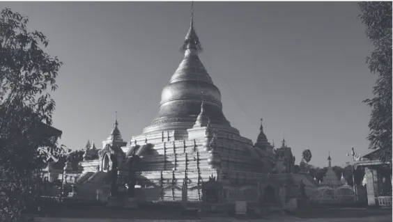 Fig. 1   Kuthodaw’s main pagoda