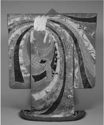 図 9　修復前　紋縮緬熨斗目文友禅染振袖　18 世紀（江戸時代後期）　友禅史会図 8　修復後　紋縮緬熨斗目文友禅染振袖　18 世紀（江戸時代後期）　友禅史会