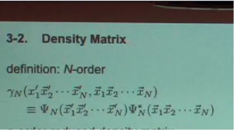 図 14：HD カメラの映像をエンコードした講義動画図（H.264,720p,1280×720,30fps,20Mbps,level5.1,倍率 100%）  講義の撮影は 1～2 コマで交代しながら行い、特に問題なく進んでいたが、一日目の終わり頃（2010/11/24 17：00 頃）の 講義中に中電の送電線事故による瞬時電圧低下が起きた。幸い今回の撮影及びエンコードシステムは USB-HDD 以外は内 臓電池で稼動できるものであったため、システムが停止することはなかった。 6