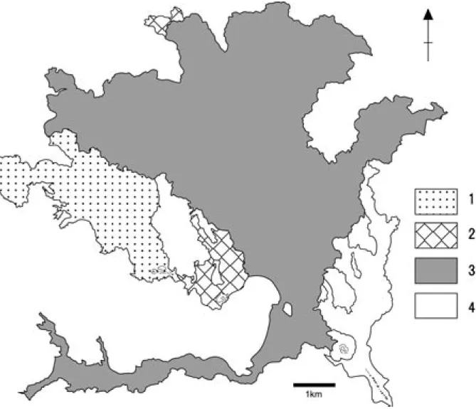 図 1   青木ヶ原溶岩流における各溶岩グループの分布（鈴木ほか，2003；高橋ほか，2003 などによる）。       1 : 下り山溶岩グループ；2 : 石塚溶岩グループ；3 : 長尾山溶岩グループ；4 : 氷穴溶岩グループ まり，石塚溶岩グループが北方に向かって流下した。 石塚溶岩グループの一部は，せの海に流れ込んで湖を 埋め立てた可能性が高い。 大室山スコリア丘の東方では，氷穴火口列付近から 溶岩が流出し北方に流下した。この溶岩流（氷穴溶岩 グループ）の噴出時期は，長尾山スコリア丘付近より 噴出し
