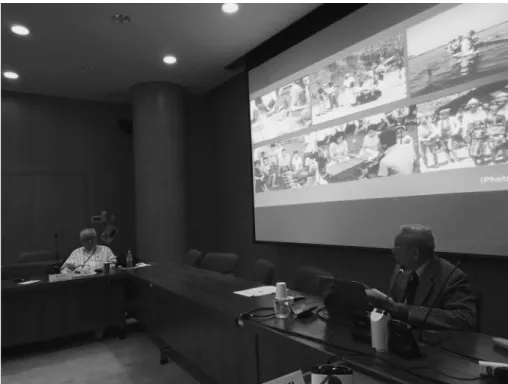 Figure 3  Ramon Santos presenting his paper as Robert Garfi  as looks on. Photo by Terada Yoshitaka.