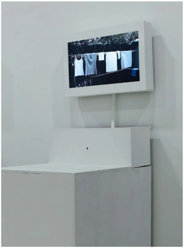 Fig.  1.10  「string  picture」修了制作展	  洗濯物の展示台の様子  	 