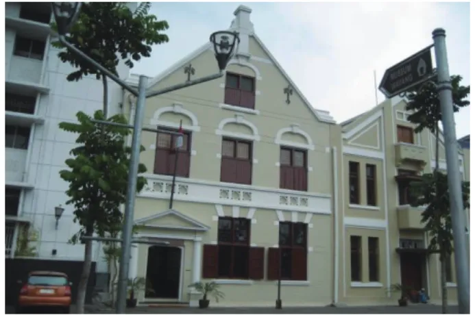 Fig. 12     ダサート・ムシン財閥社屋 Fig. 13     PT. JASINDO 社屋 (foto UPK Kotatua)