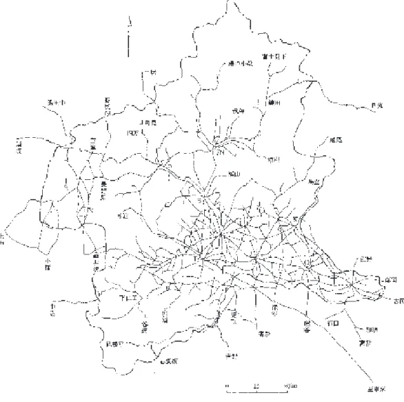 図 2 　1968年12月の群馬県におけるバス路線網 　　　バス路線が最も延びたころの様子で、隣接県や峠越えの区間も、多くのバスが入っていたことがわかる。 （各バス事業者提供資料をもとに筆者作成） 網の目のように運行され（図 ２ ）、年間輸送人員が約 １ 億5,000万人、輸送分担率は 53.3％で、県民の外出の過半に利用されていた（表 １ ）。その頃から現在に至る約半世 紀間のバスの縮小やサービスの低下（主に路線網の縮小と運行事情）は、路線の性格と 特性を考察すると、次のパターンに分類できよう。 　 （ 