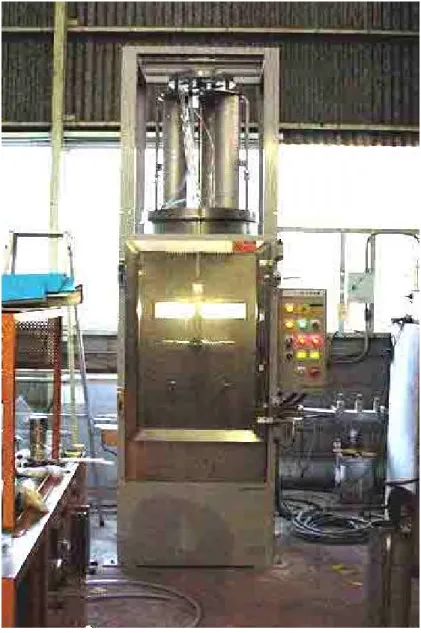 図 ７   ゼ オ ラ イ ト 膜 製 膜 用 大 型 マ イ ク ロ 波 加 熱 装 置 (2450 MHz, 4.9 kW, Oven: W7m x D7m x H15m) 