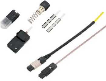 図 2　メカニカルスプライス型現場組立コネクタ Fig. 2. Field-installable connector with mecanical splice.