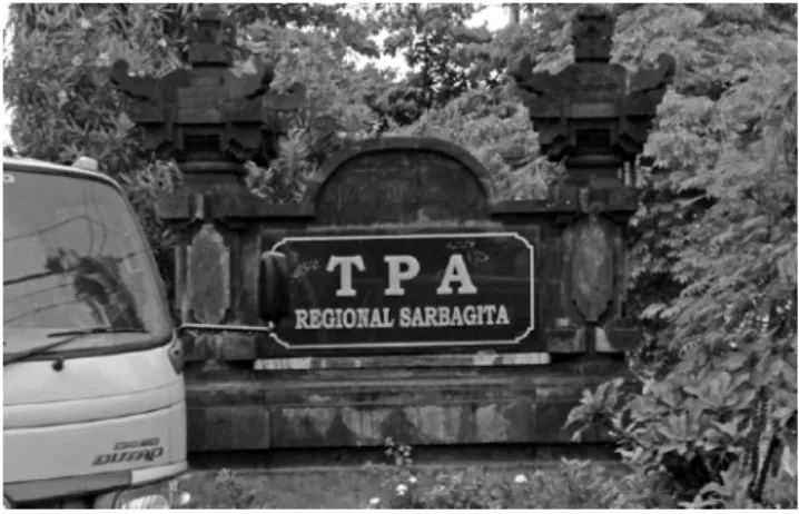 Figure  2 　“Sarbagita”と記されている TPA 出入口