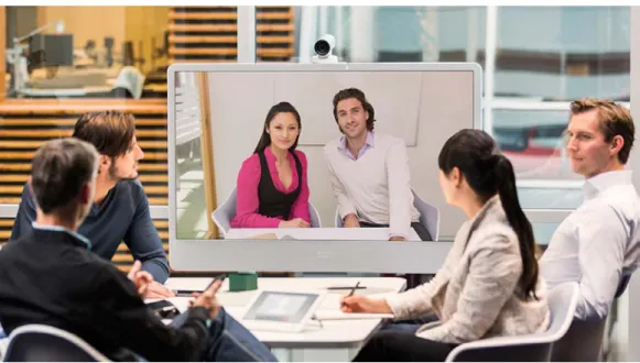 図  2    フロア スタンドに取り付けた Cisco TelePresence MX300 G2  Cisco TelePresence MX300 G2 および  MX200 G2 は、お客様が期待する高品質の使いやすいテレプレゼンス  エクスペリエンスを実現する包括的なコラボレーション   エコシステムの一部です。迅速なグローバル  サービスとコス ト   パフォーマンスで、かつてないほど簡単かつ手頃な価格で幅広い導入を行うことができます。まずはビデオ  コミュ ニケーションから始めようとしている企