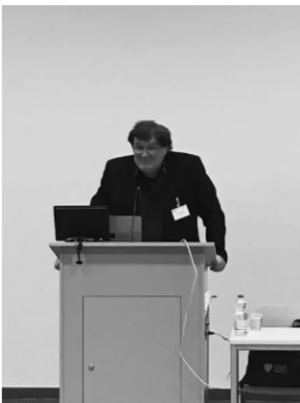 図 1　 Prof. Heiner Deubel が学会の開会挨拶をして いる様子．