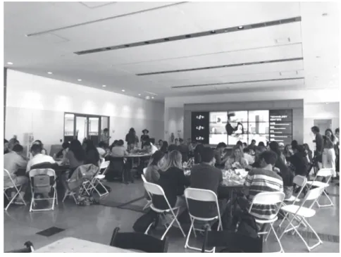 図 1：多様な背景を持つ高校生集団が作成している作品のワークショップ 写真資料：UCLA ArtSci Summer Institute Program（2019年7 月29日撮影）