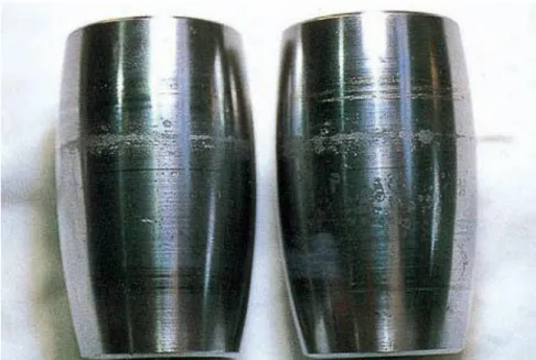 Fig. 1-9    Trace of peeling in the roller of a self-aligning roller bearing. 18)