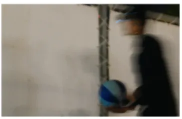 図 16 ボールを使った演技 Fig. 16 The action of using a ball