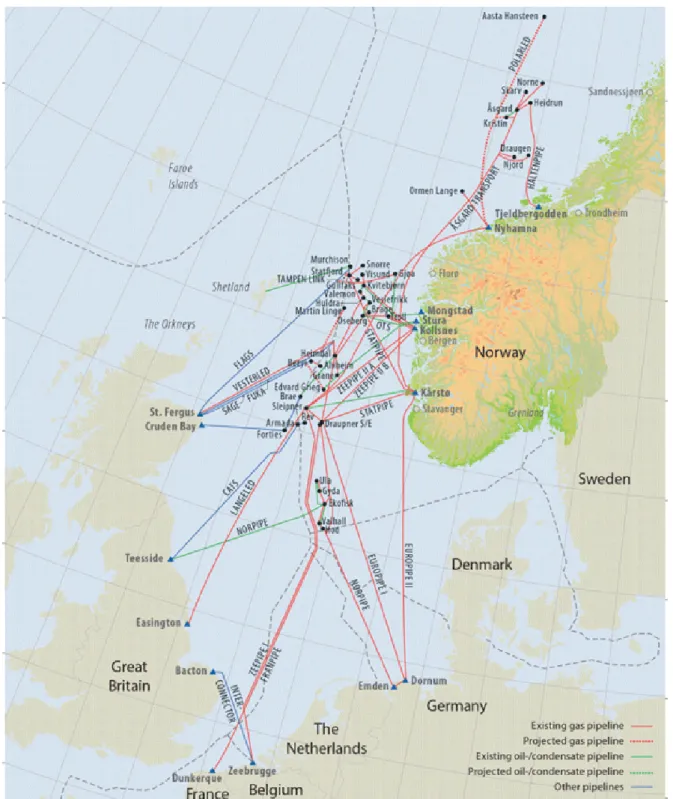 図 8  ノルウェーの天然ガスパイプライン網 6.4.  LNG  ノルウェーがバレンツ海で初めて天然ガスを掘り当て（Snohvit ガス田）商業生産を始めた 2007 年から同国は LNG の輸出国になっている。 2012 年のノルウェー産 LNG の輸出量は 天然ガス換算で前年（42 億 m 3 ）より増え 47 億 m 3 であった。同年、欧州諸国とユーラシ ア諸国はノルウェー産 LNG の全輸出量の約 65%を受け入れた。その大部分はスペイン向 けであった。