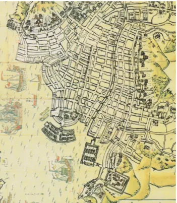 図 9  1681〜1688 年ごろの「長崎大絵図」 （局部） 図 10  1853 年ごろの「御固図」 （局部） 図 11  1854 年ごろの「肥前長崎湊」 （局部） 図 12  1894 年ごろの「長崎港新図」 （局部）   旧長崎警察署が元波止場の土地に建てられた理由についての資料は見当たらないが，考えられる点は，①港の位置変化により土地ができたこと，②県庁に隣接していること，③港に近く，海陸両方の警備に便利であること，などがある。いずれにせよ，旧長崎警察署が立地する旧波止場という場所は，港市として