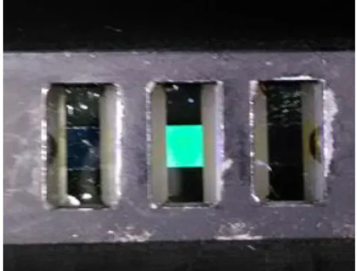 図 3  本研究で合成した高分子を用いて実際に作製した有機 EL 素子の動作写真。中央部の淡緑色に光っている 部分（2 mm×2 mm）が発光素子。  用語解説    注１）  π共役高分子  ベンゼンやチオフェンなどの共役分子が直接連結された構造を持つ高分子化合物。半導体としての性質を持つ ため、有機 EL 素子や有機薄膜太陽電池などの有機電子光デバイスへの応用が期待されている。ポリチオフェンな どが代表例である。  注２）  クロスカップリング反応  異なる 2 つの芳香族化合物の結合形成を行う反応。一