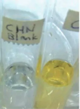 図 7: CHN の変色 (左: ブランク、右:  プロテゴ Plus を 1 週間浸漬) 図 8: CHN におけるプラソル SN の多種金属除去効率 結論 今回の開発過程において、金属除去性能は溶剤の極性に依存することが確認されました。この知見に基づきインテグリスは、広範な溶剤において金属低減に効果的な独自の2つの精製技術の開発に成功しました。プラソルSPはPGME/PGMEA混合液(70:30)のような高極性溶剤に、一方、プラソルSNはPGMEAやCHNなどの低極性溶剤に効果的に機能します。また、従来