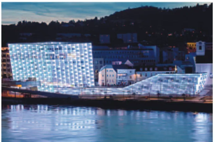 図 -1　ドナウ川に面した Ars Electronica Center