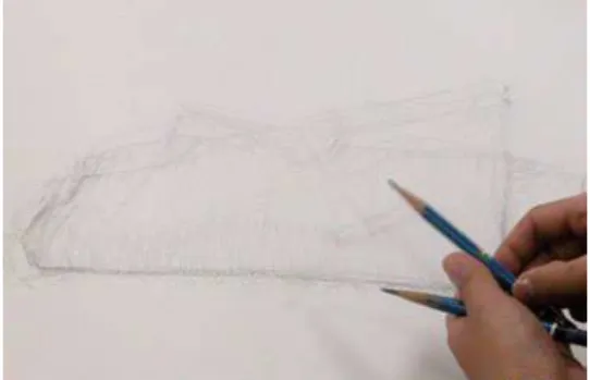 図 2.1: 大まかな形を描く 図 2.2: 軽く陰影をつける