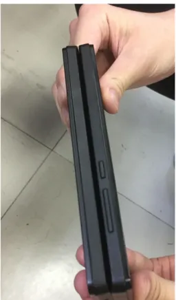 図 3.2 DOOGEEXX5S の背面タッチを付与した実機 3.1 ぷにコン操作 どこから触ってもその触った位置を起点としたタッチパットが出てきて操作することができる ぷにコンのような操作方法で自キャラをゴールまで移動するゲームを前面と背面の２種類用意し た。図 3.3 と図 3.4 は実験に用いたゲーム画面と全体図である。これを被験者にプレイしてもら いそれぞれのタイムを測定した。表 3.1 は実際に計測した時間である。 結果として平均値を見ると若干背面での操作時間の方が長い結果となった。また、前面のタ