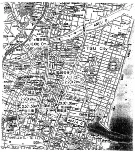 図 3  三重県津市内の安政東海津波の高さ      カッコ内：地面上の浸水深 