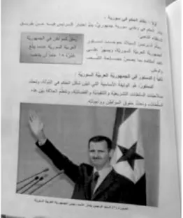 図 4　教科書の中の大統領の写真 学校である A 小学校と、同県アンタキヤ市のシリア人学校である B 小学校と C 中等学校を支援している。 　シリアでは、6 歳から義務教育が始まり、1 ～ 6 年の小学校、7 ～ 9 年の中学校が義務教育とされ、10 ～ 12 年の高等学校は義務ではないが、ここまで全て無料で教育が受けられることになっている（UNESCO 2011） 。調査対象とした 3 校でもシリア本国での学制に沿って 6・3・3 制をとっており、小学校には 1 ～ 6 年生、中等学校には 7 ～ 12