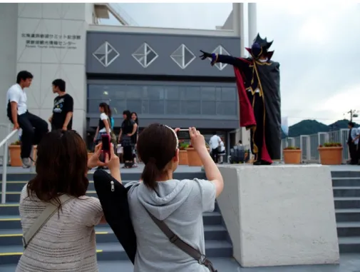 Figure 5: An event participant posing in front of amateur photographers (Photo by Jang Kyungjae) 