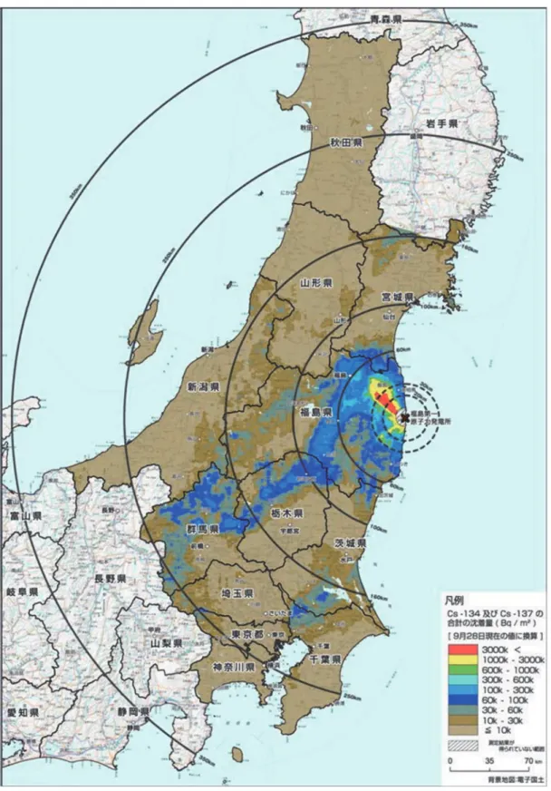 表 -3.1   原発事故により拡散された放射性物質の特性 放出された放射性物質による環境への影響を評価するため，事故直後から広い面積を 占める森林や農地への放射性物質の集積とその移動に関しての調査が継続的に実施され てきた 3-2) ， 3-3) 。同時に，放射性物質による汚染の実態解明と除染のための実証的研究が おこなわれ，チェルノブイリ原発事故での研究とも比較されながら，多くの知見が得ら れてきた 3-4) 。 我が国で定められた除染作業は，農地の除染が先行する一方，溜池から供給される農 業用水を介し